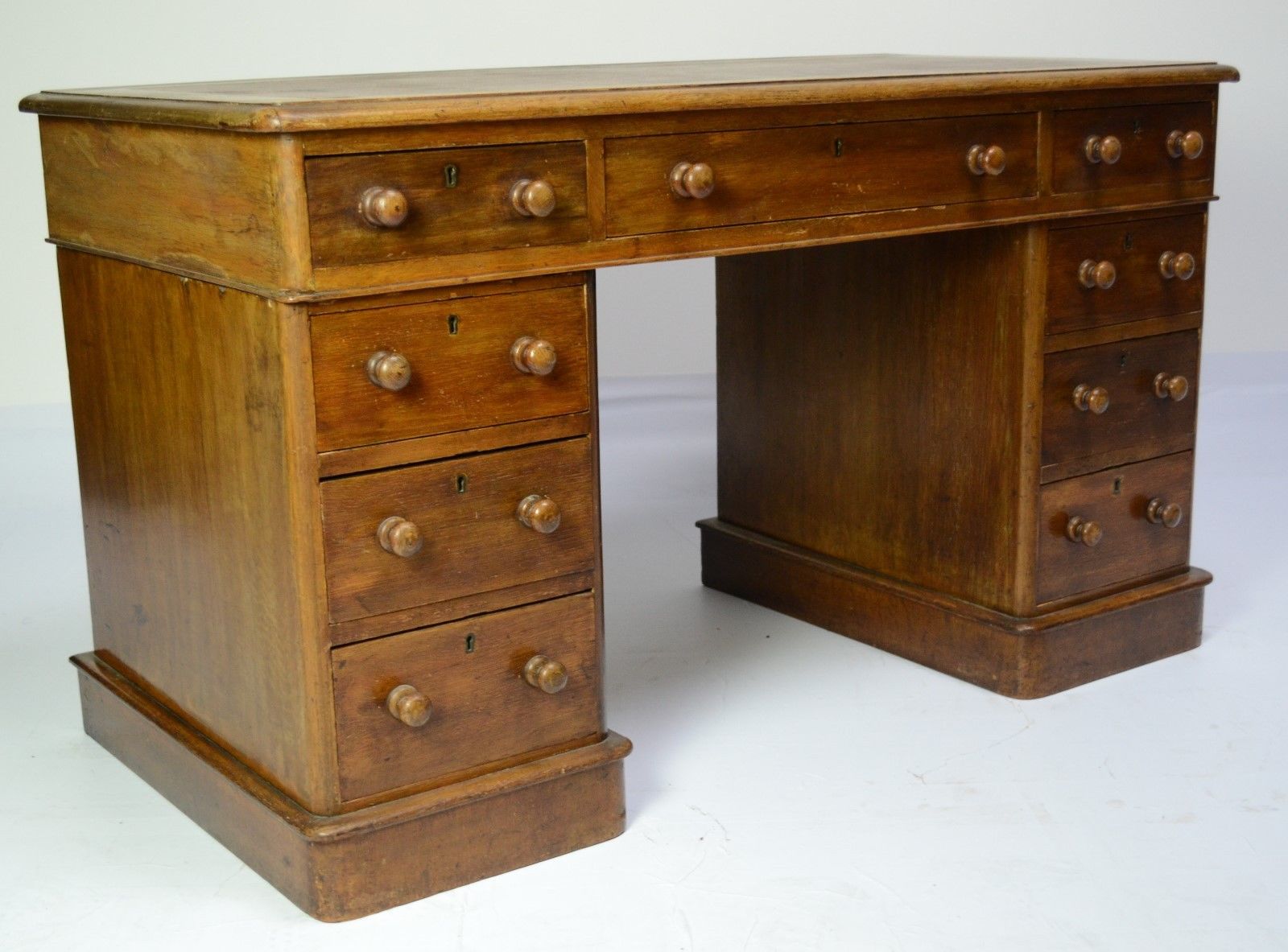 ANTIQUE / VICTORIAN OAK PEDESTAL WRITING DESK CIRCA 1880