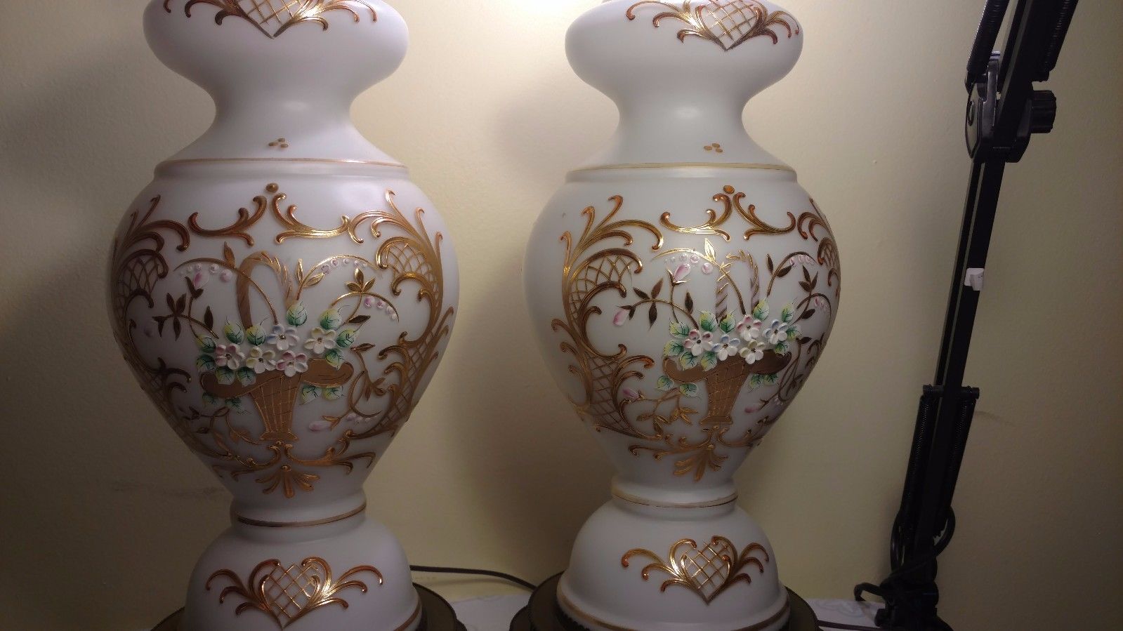 Vintage Antique Porcelain Hand-Painted Lamp Pair 24kt Gold Leaf Brass Filigree B