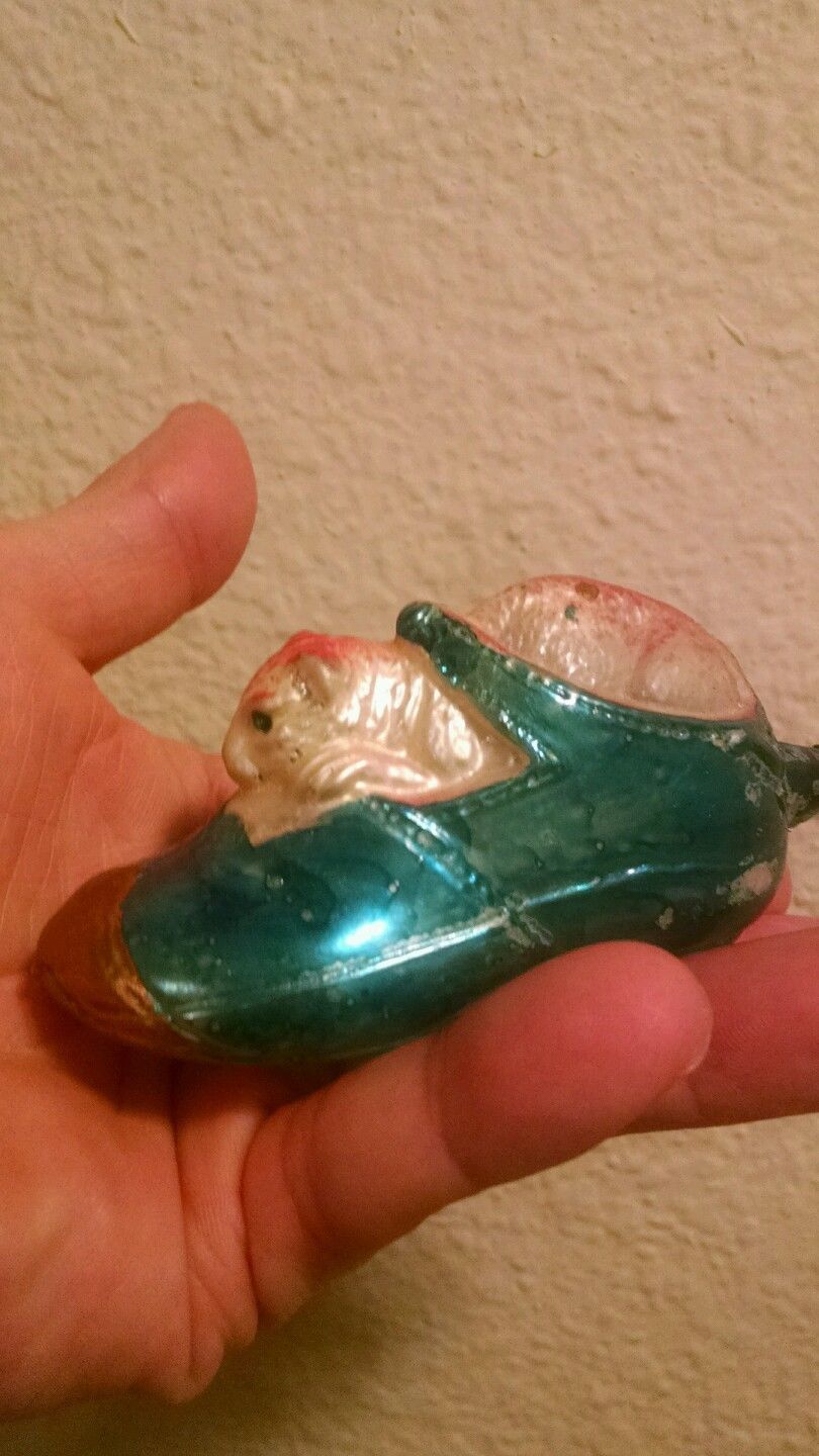 BEAUTIFUL VINTAGE CAT IN THE SHOE BLOWN GLASS CHRISTMAS ORNAMENT