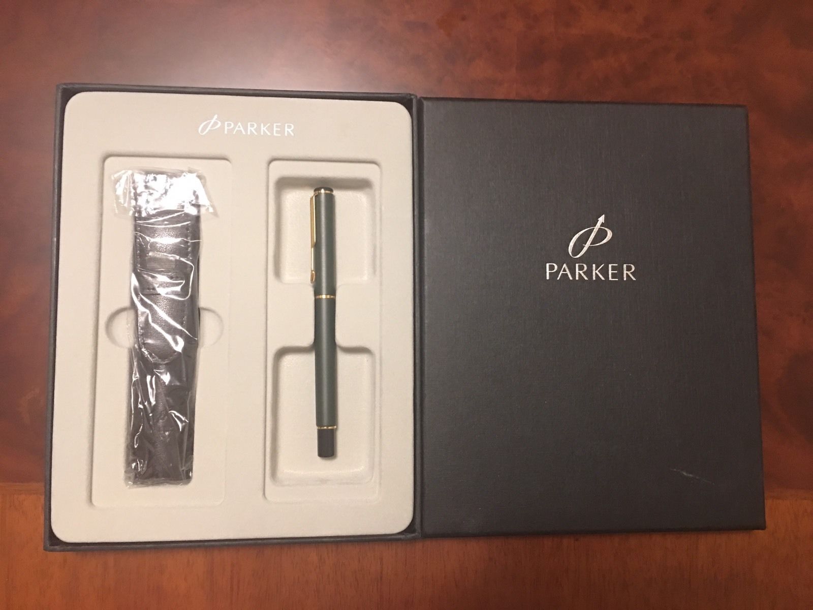 Parker Pen Gift Set - Rialto Green Gold Trim Fountain Pen with Leather Cover NEW