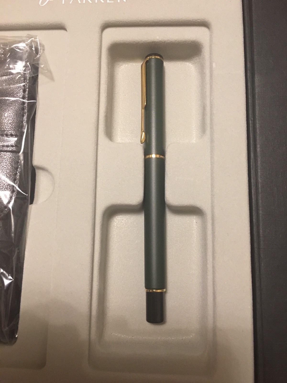 Parker Pen Gift Set - Rialto Green Gold Trim Fountain Pen with Leather Cover NEW