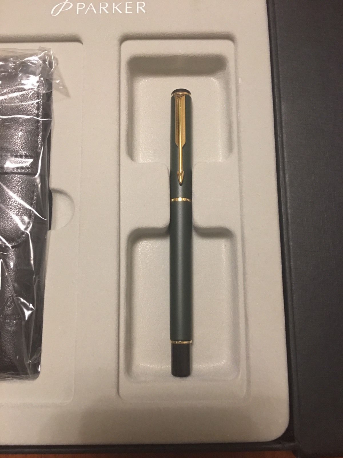 Parker Pen Gift Set - Rialto Green Gold Trim Fountain Pen with Leather Cover NEW