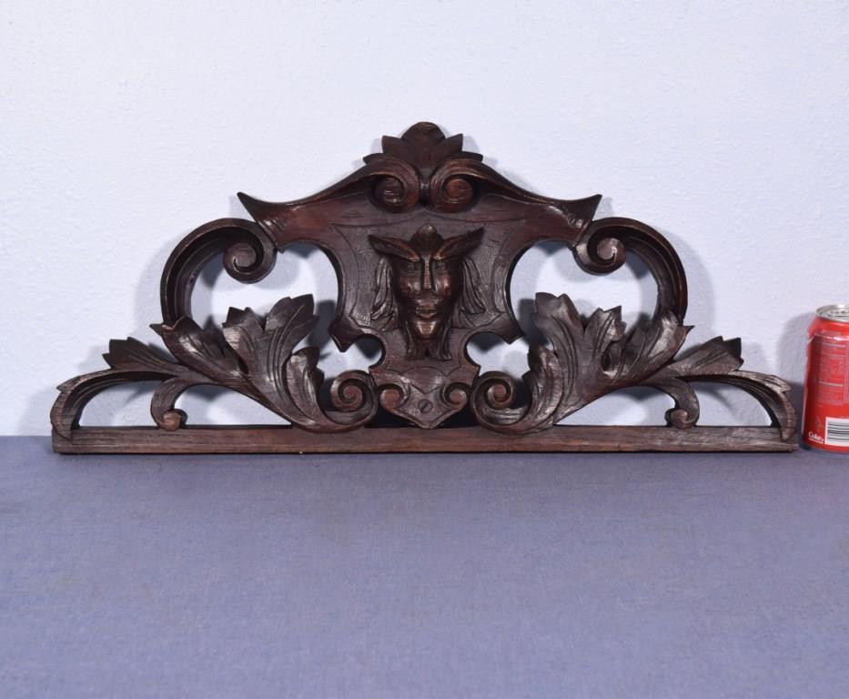 *26" French Antique Pediment/Crest in Solid Oak Wood with Face