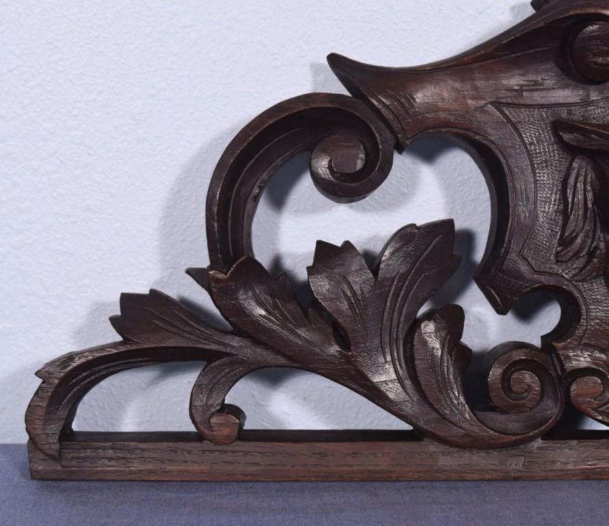 *26" French Antique Pediment/Crest in Solid Oak Wood with Face