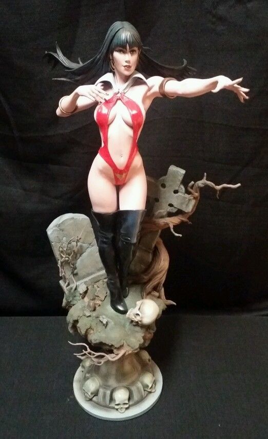 Vampirella Sideshow PF Premium Format Statue Sideshow Book Used