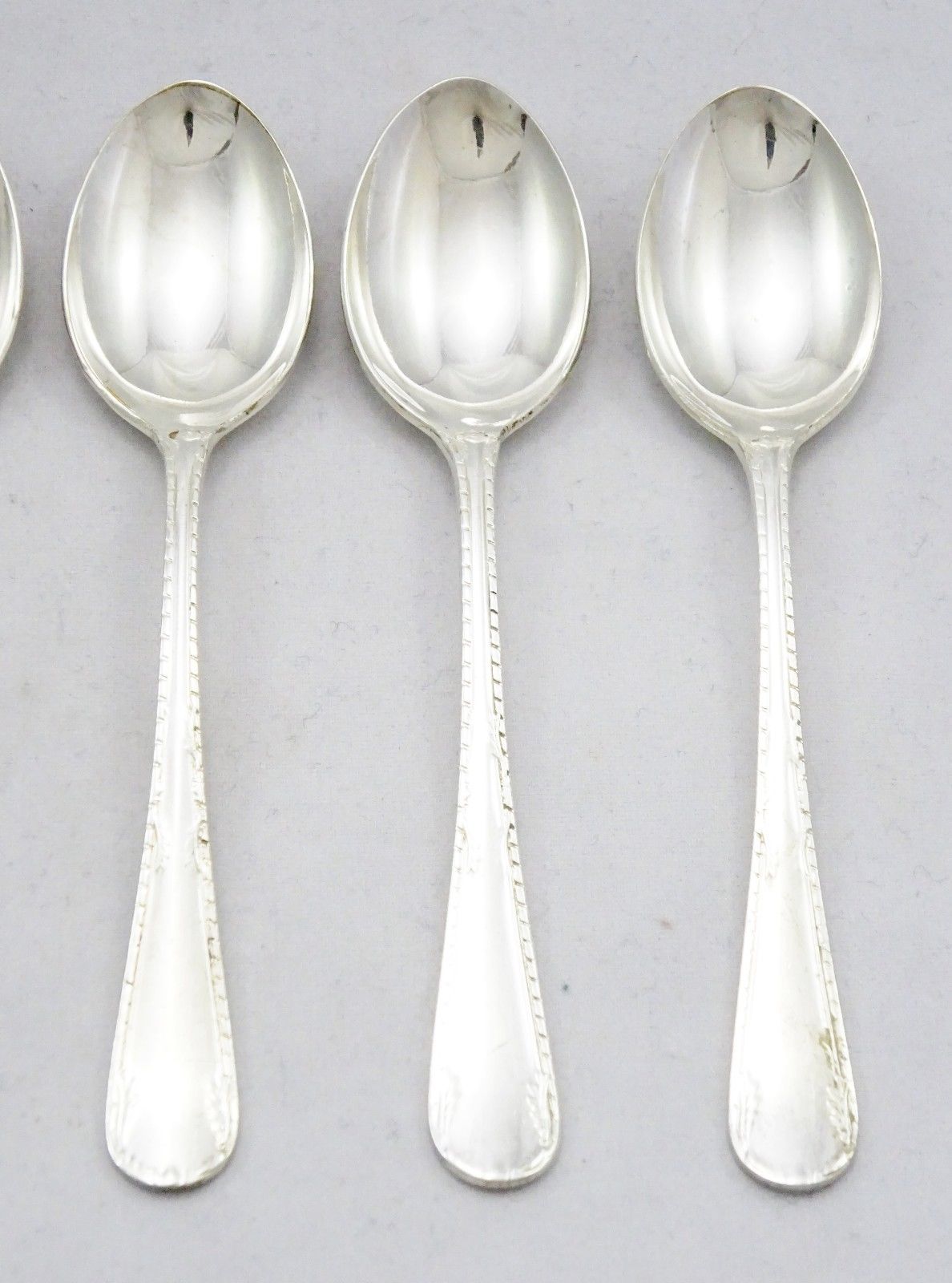 6 VINTAGE SUPERB QUALITY SILVER PLATE 4.25" COFFEE TEA SPOONS BOXED EPNS A1 VGC