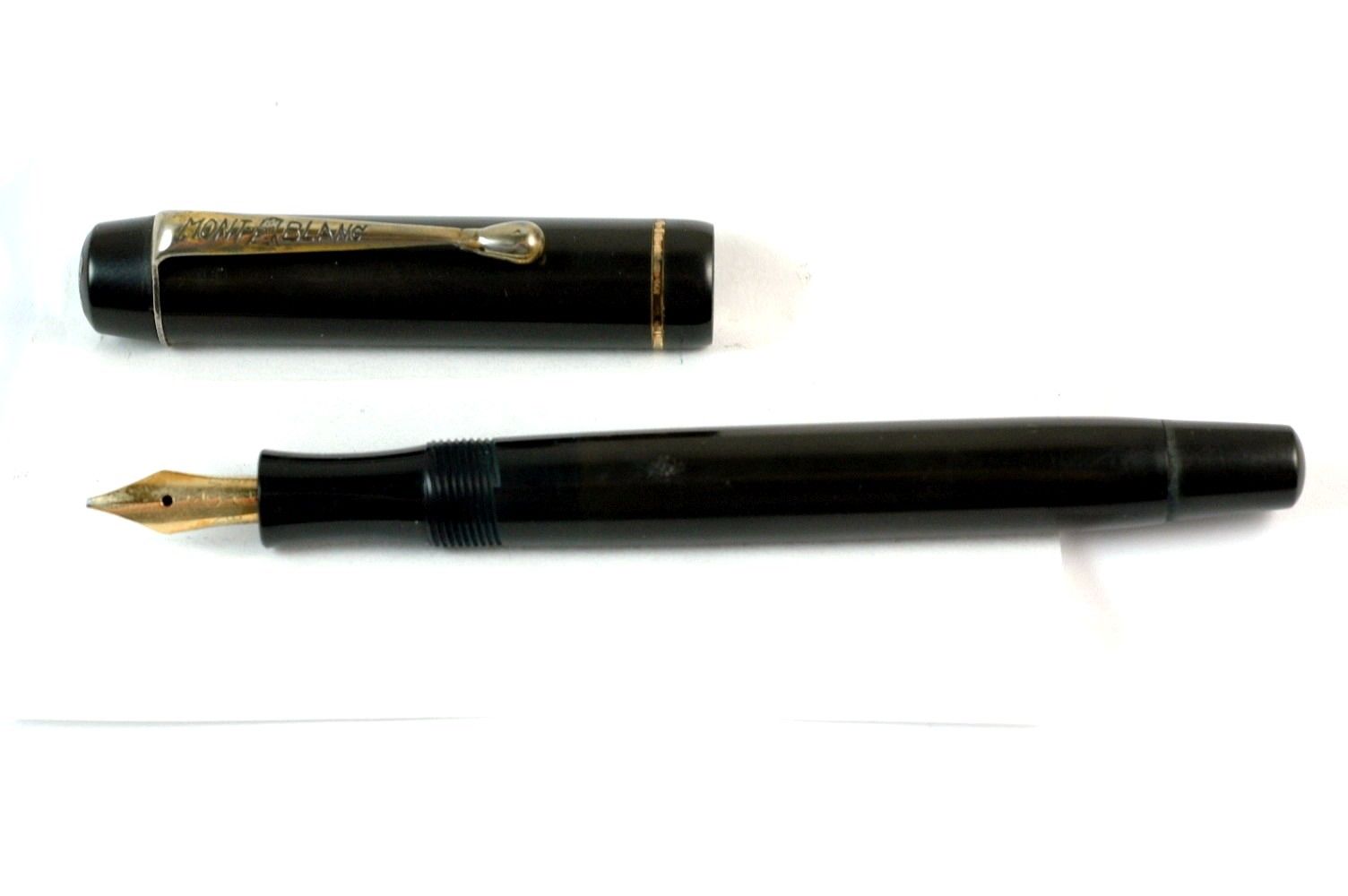 Montblanc 322 Black Hard Rubber Button Filler Fountain Pen W/ Gold Nib WORKS