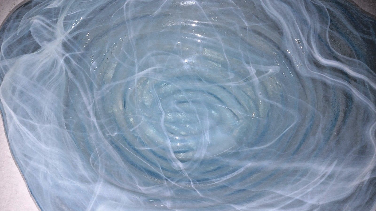 HAND BLOWN GLASS ART WALL PLATTER BOWL BLUE WHITE SWIRL PATTERNED 16"