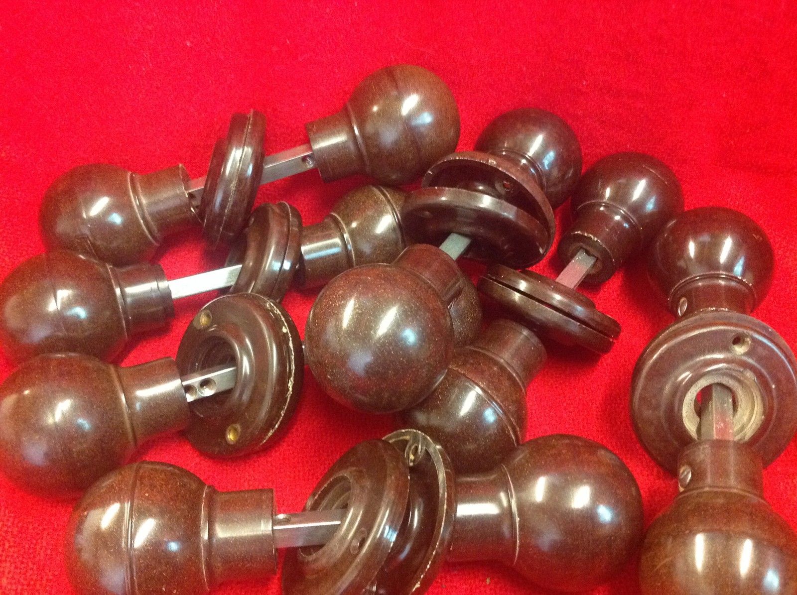 ONE PAIR of ORIGINAL  BAKELITE DOOR KNOBS / HANDLES    -BK33-