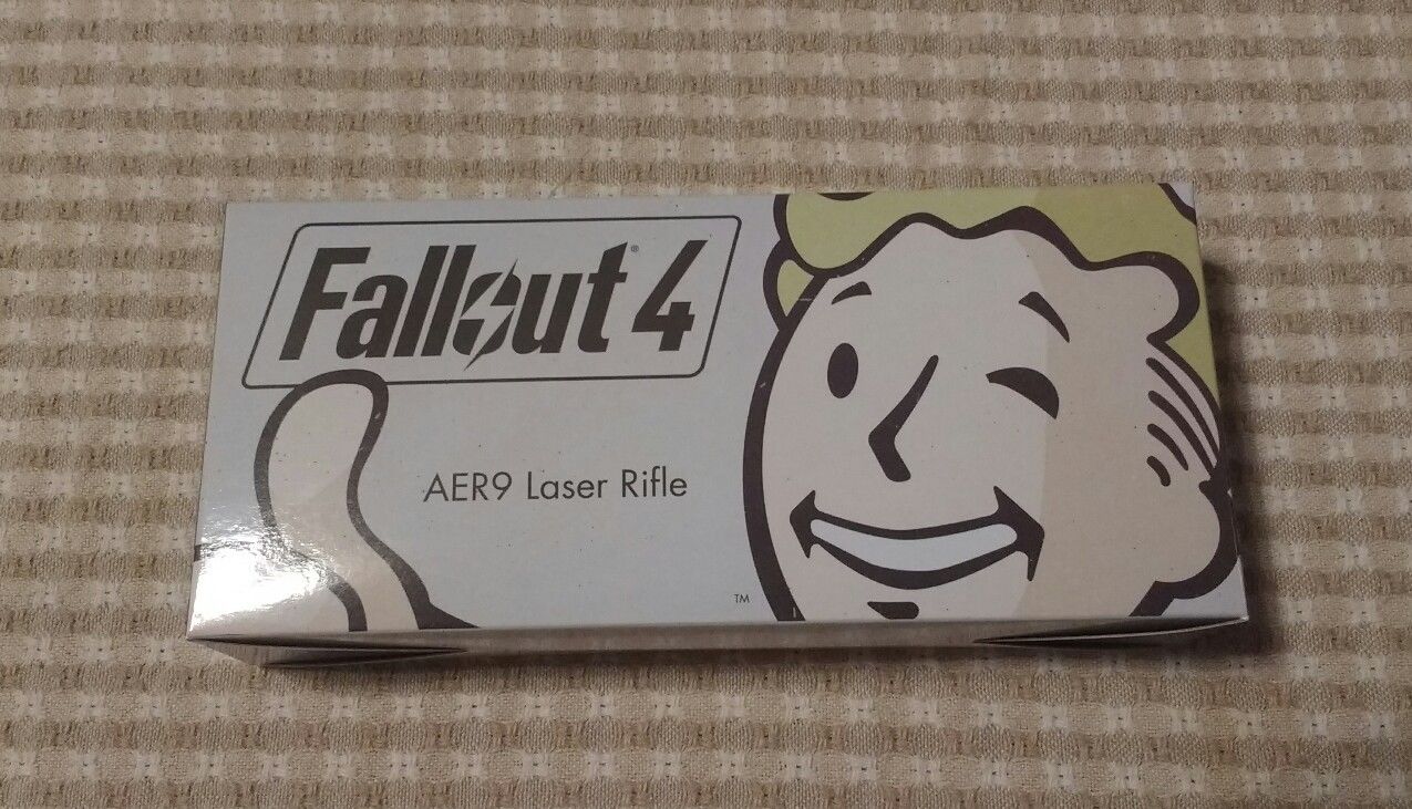 Loot Crate Gaming Champion Fallout 4 AER9 Laser Rifle Mini Replica NEW