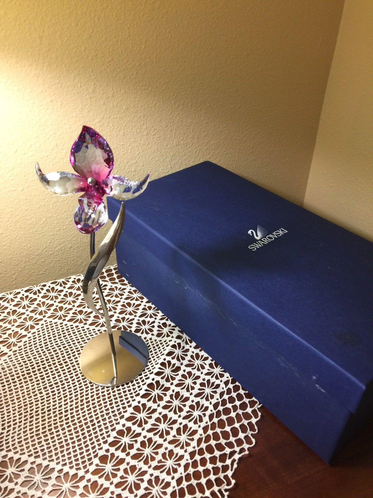 Swarovski Crystal Fuscia Rain Dorora Flower 681542. Retired 2011.  w/Box+COA