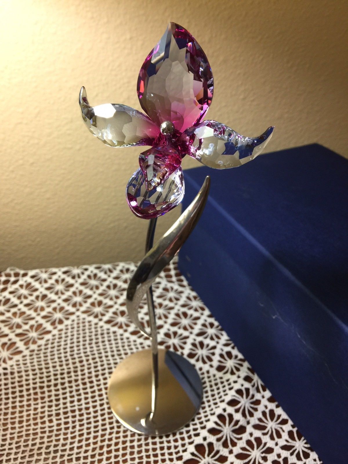 Swarovski Crystal Fuscia Rain Dorora Flower 681542. Retired 2011.  w/Box+COA