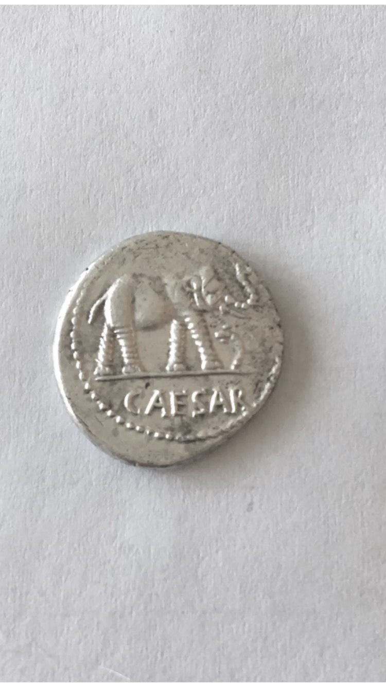 Julius Caesar. 49-48 BC. AR Denarius (18mm, 4.24 g, )