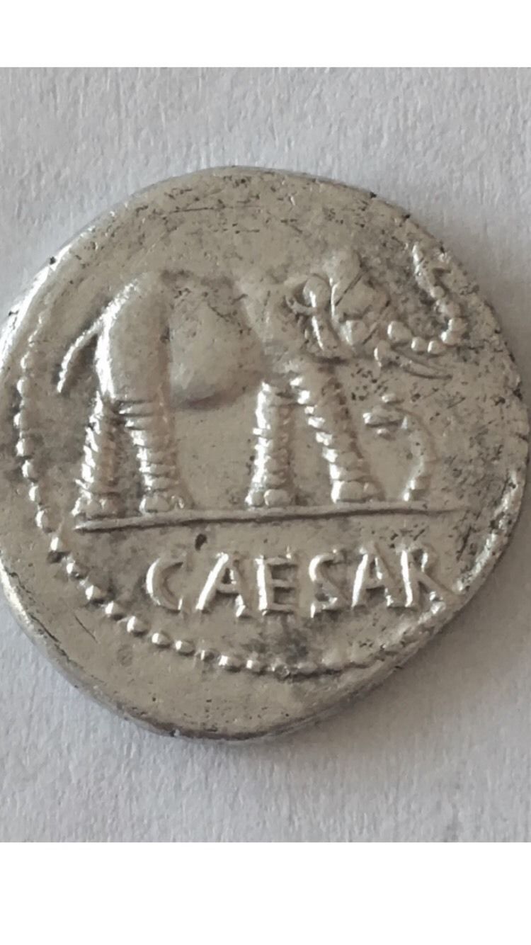 Julius Caesar. 49-48 BC. AR Denarius (18mm, 4.24 g, )