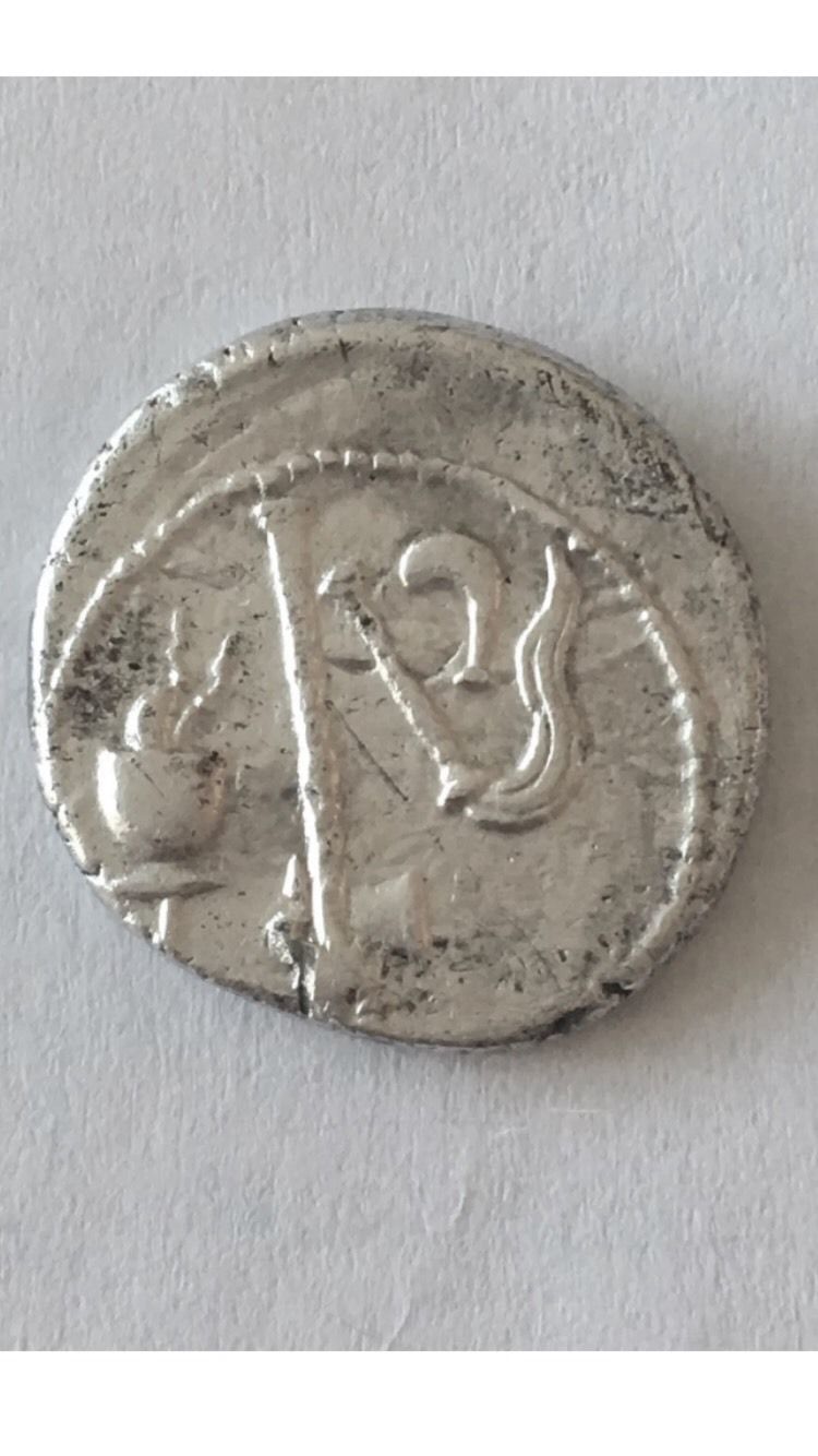 Julius Caesar. 49-48 BC. AR Denarius (18mm, 4.24 g, )