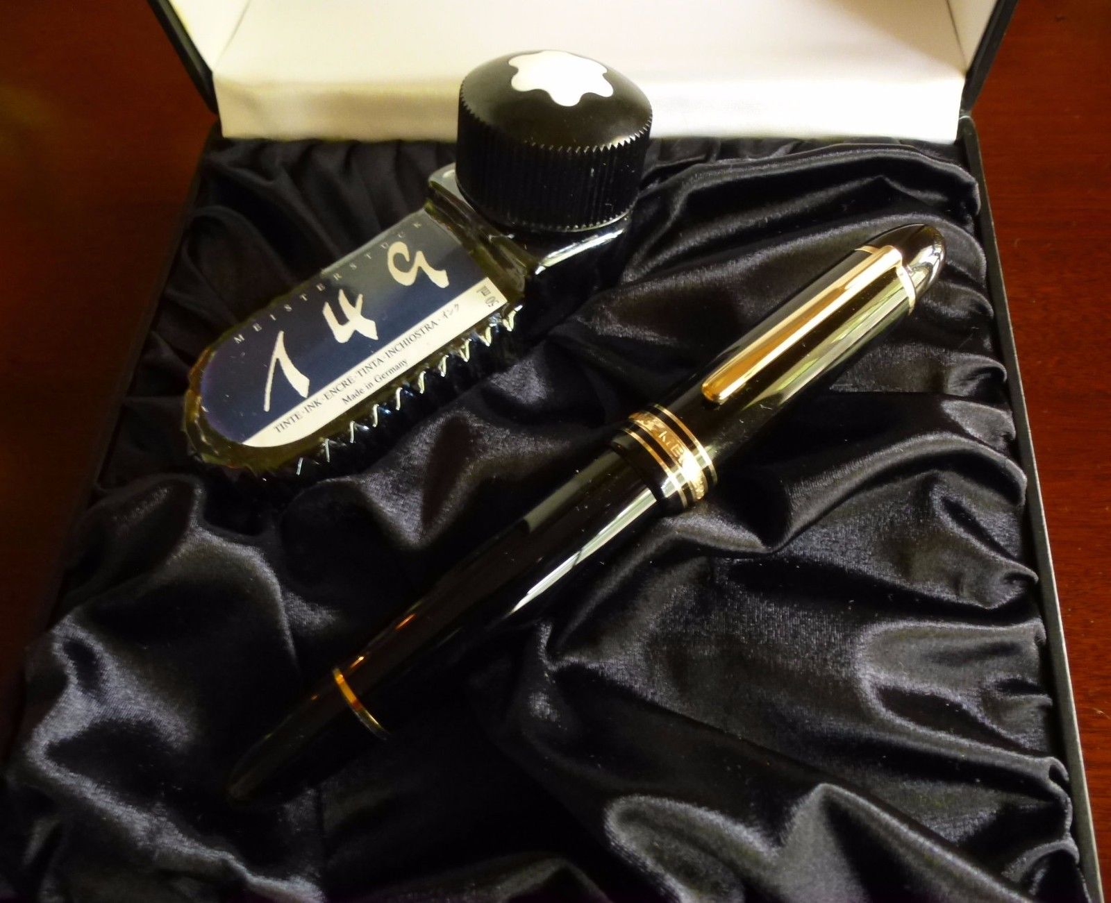 Piston Filled Montblanc 149 Fountain Pen, 18k Gold Nib, Boxed w/Ink, Serviced