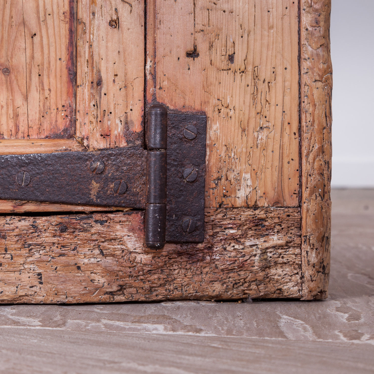 Early 19th Century Antique Irish Pine Dresser. Circa 1820.