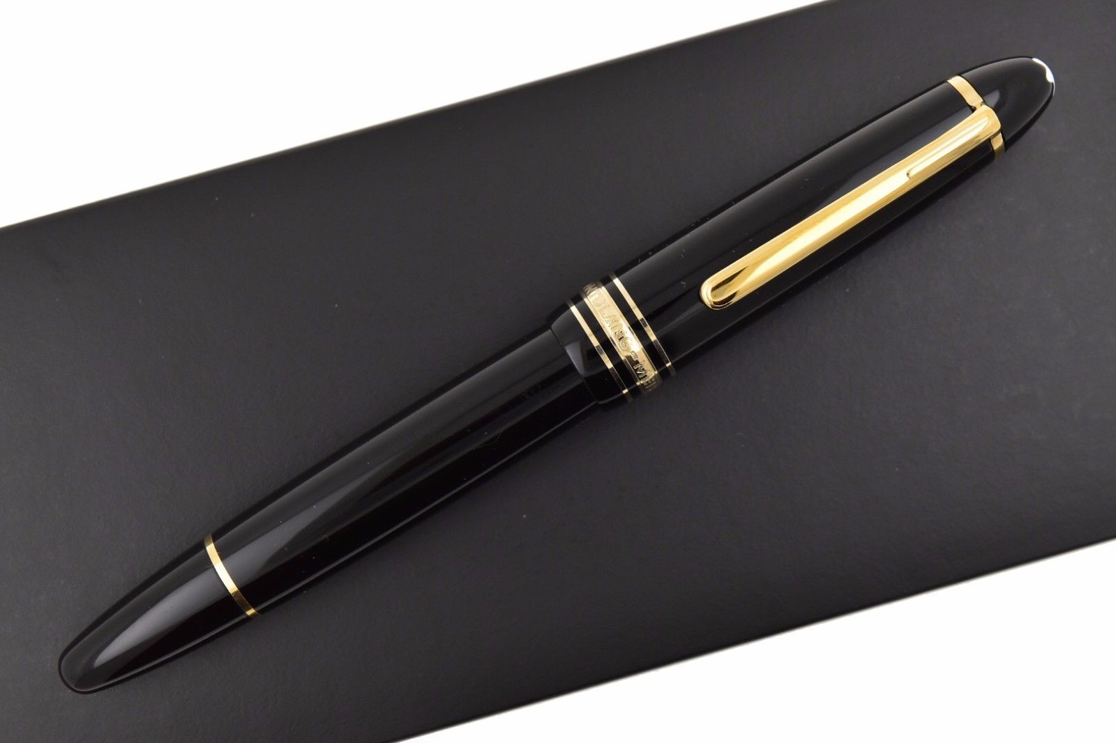 Montblanc Meisterstuck 146 Black & Gold LeGrand Fountain Pen 14k Uni-Color F Nib