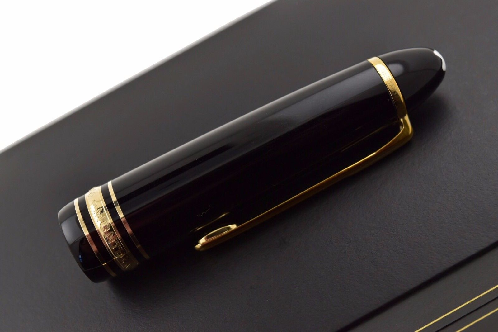 Montblanc Meisterstuck 146 Black & Gold LeGrand Fountain Pen 14k Uni-Color F Nib