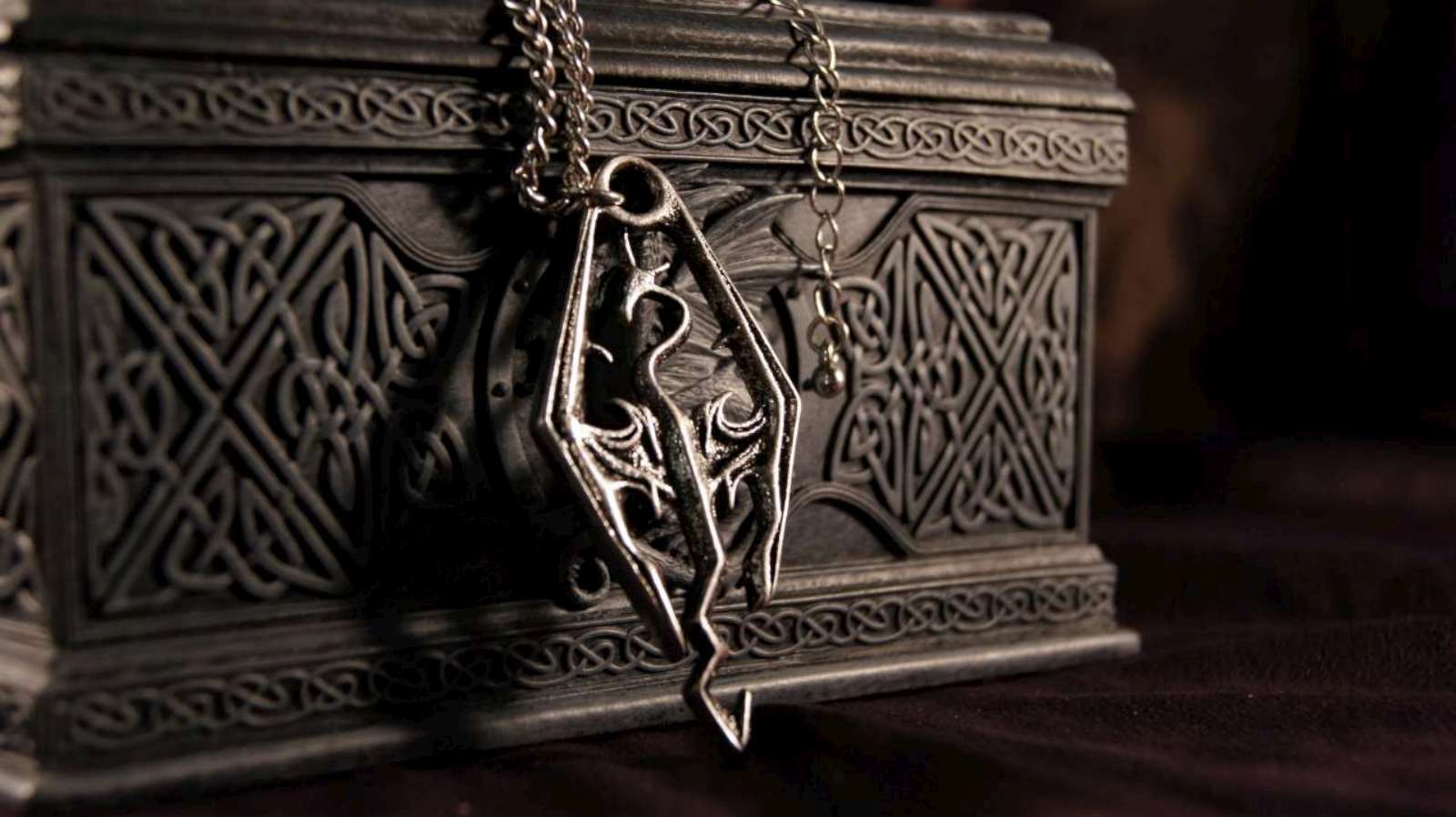 Skyrim Silver Pendant Necklace - Dragonborn Dovahkiin Elder Scrolls Inspired