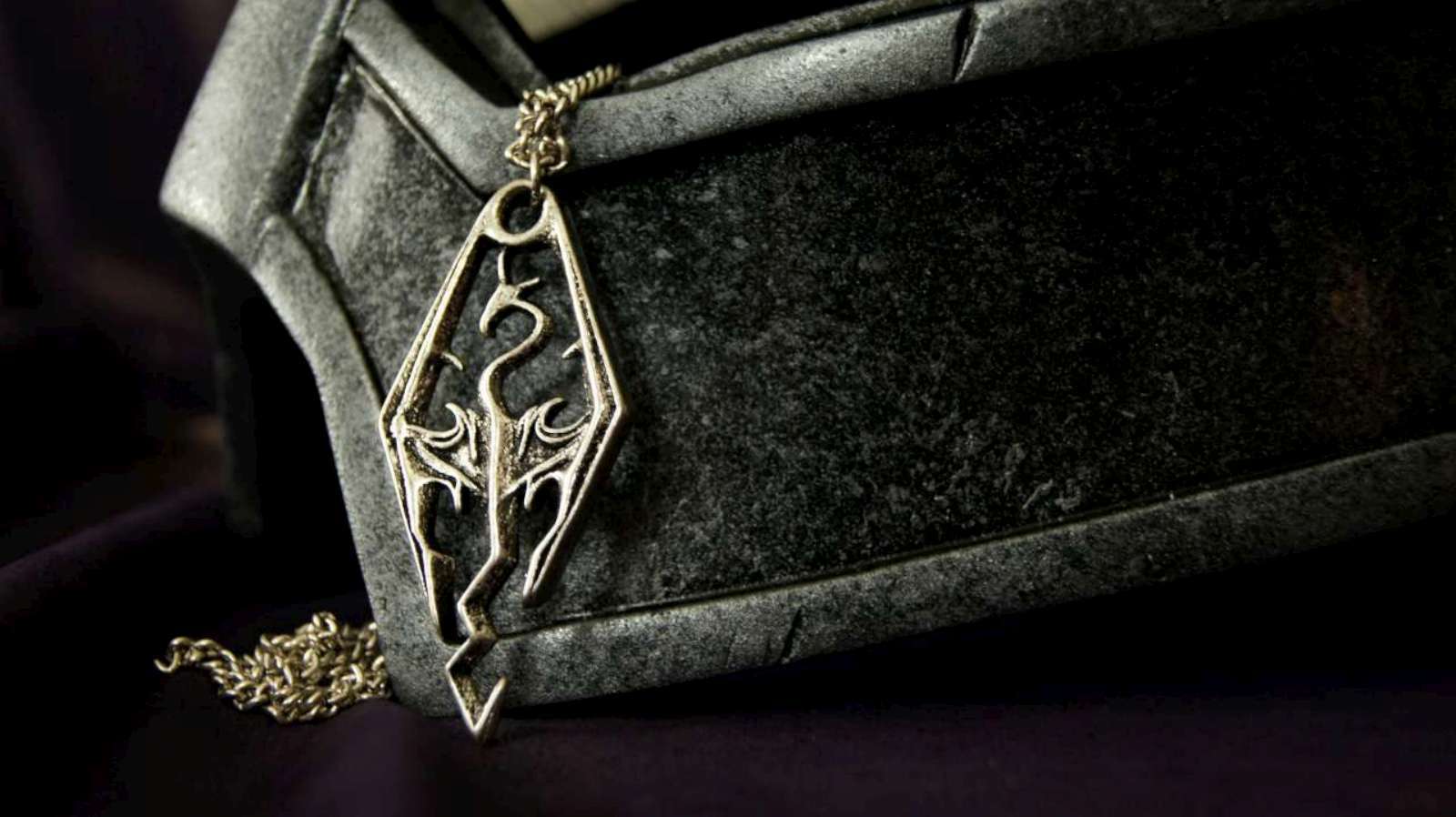 Skyrim Silver Pendant Necklace - Dragonborn Dovahkiin Elder Scrolls Inspired