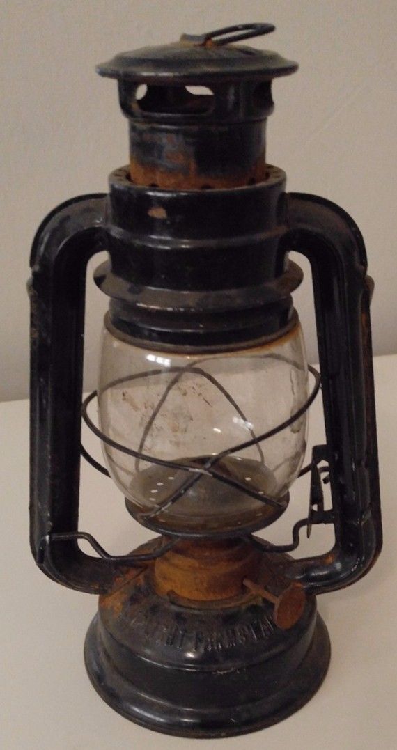 Vintage Antique "Lamp light" oil/Kerosene lantern With Carry Handle