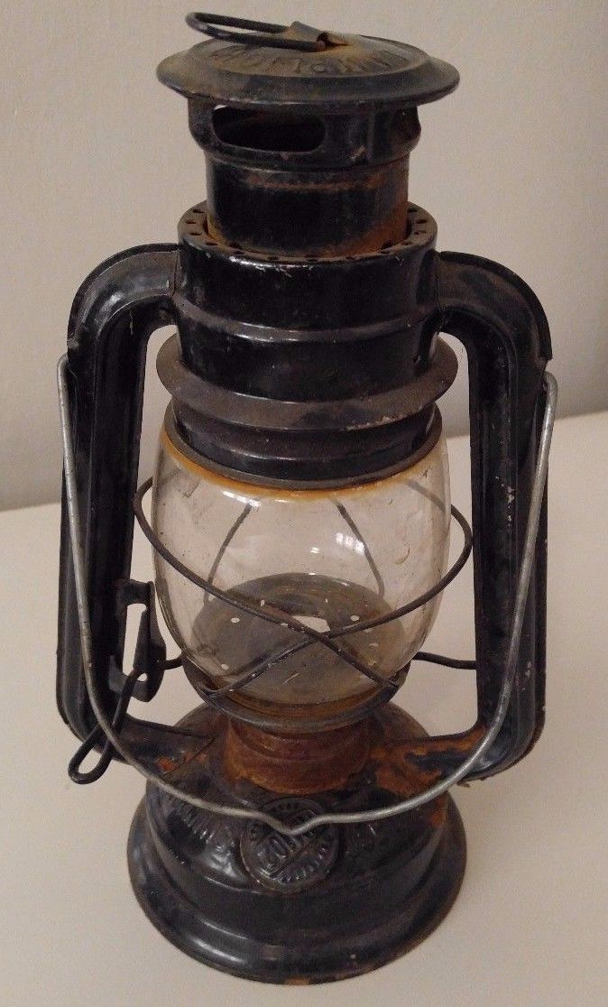 Vintage Antique "Lamp light" oil/Kerosene lantern With Carry Handle