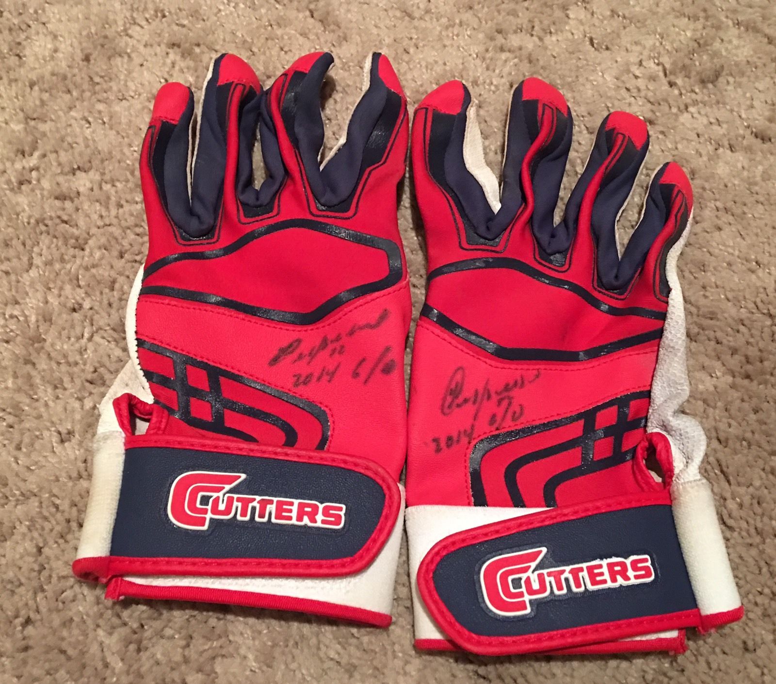 Yoenis Cespedes GAME USED 2014 BATTING GLOVES signed WORN auto Athletics