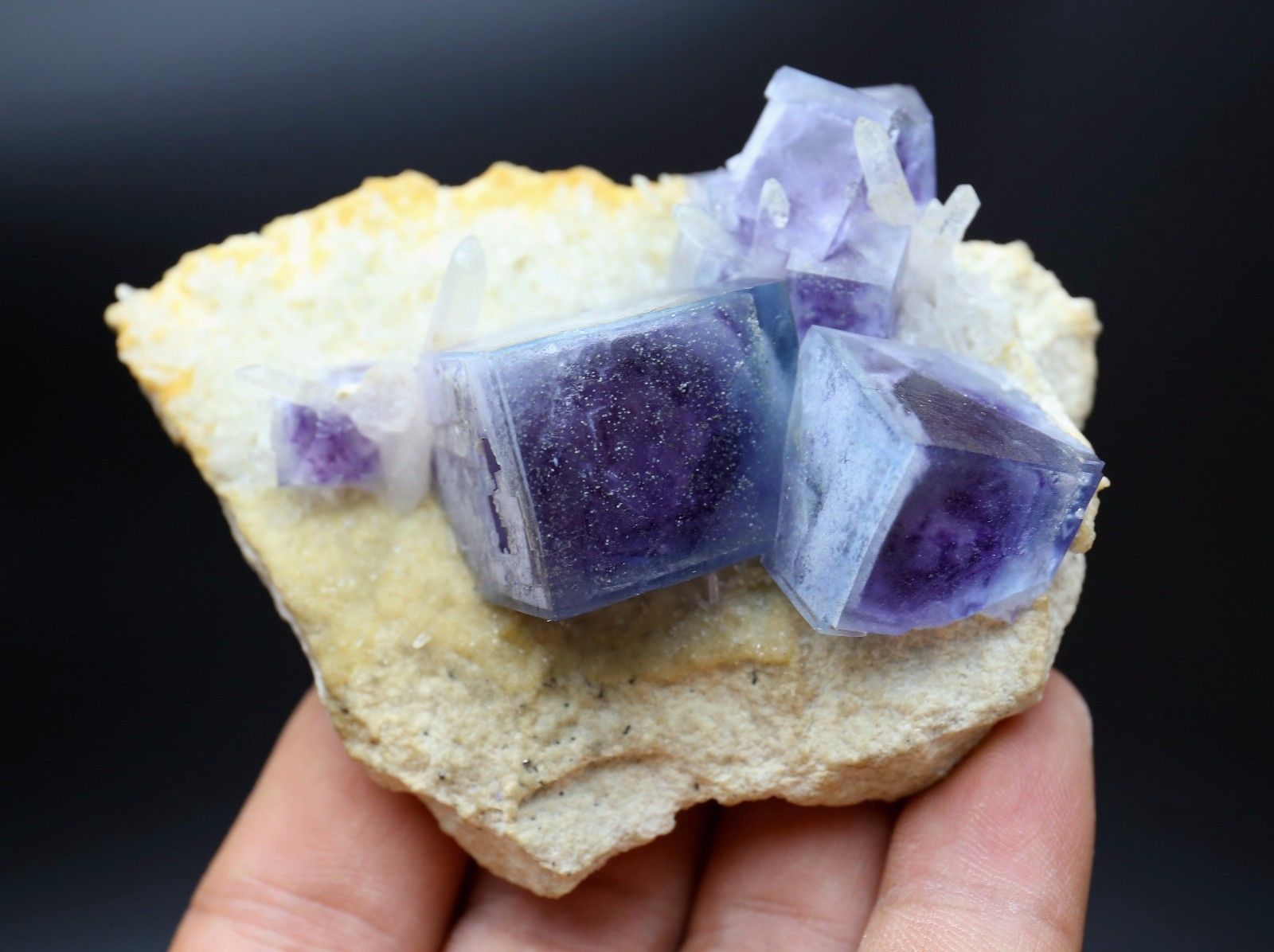 147g  Natural beautiful  Blue purple fluorite  crystal  Mineral Specimen/China
