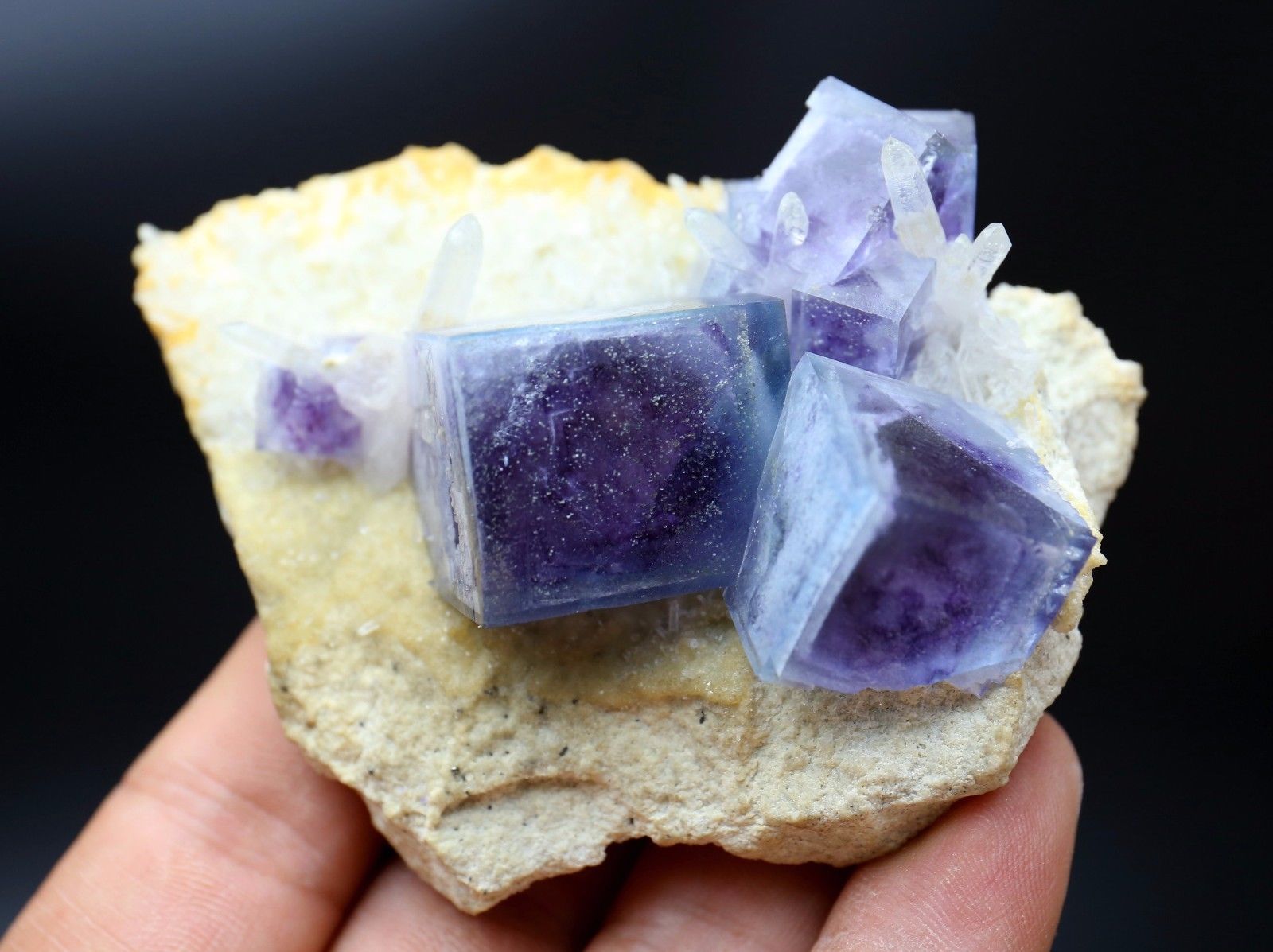 147g  Natural beautiful  Blue purple fluorite  crystal  Mineral Specimen/China