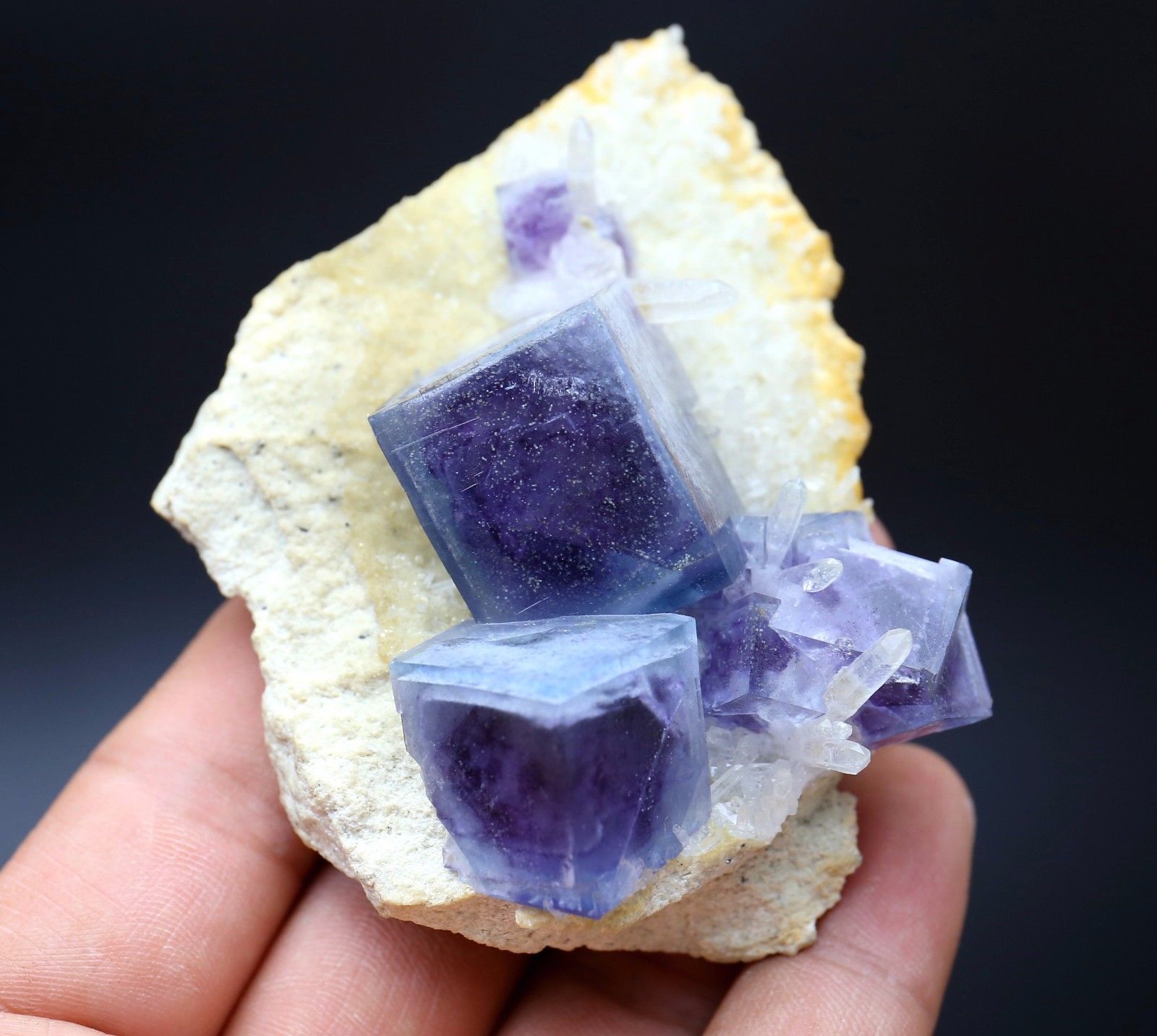 147g  Natural beautiful  Blue purple fluorite  crystal  Mineral Specimen/China