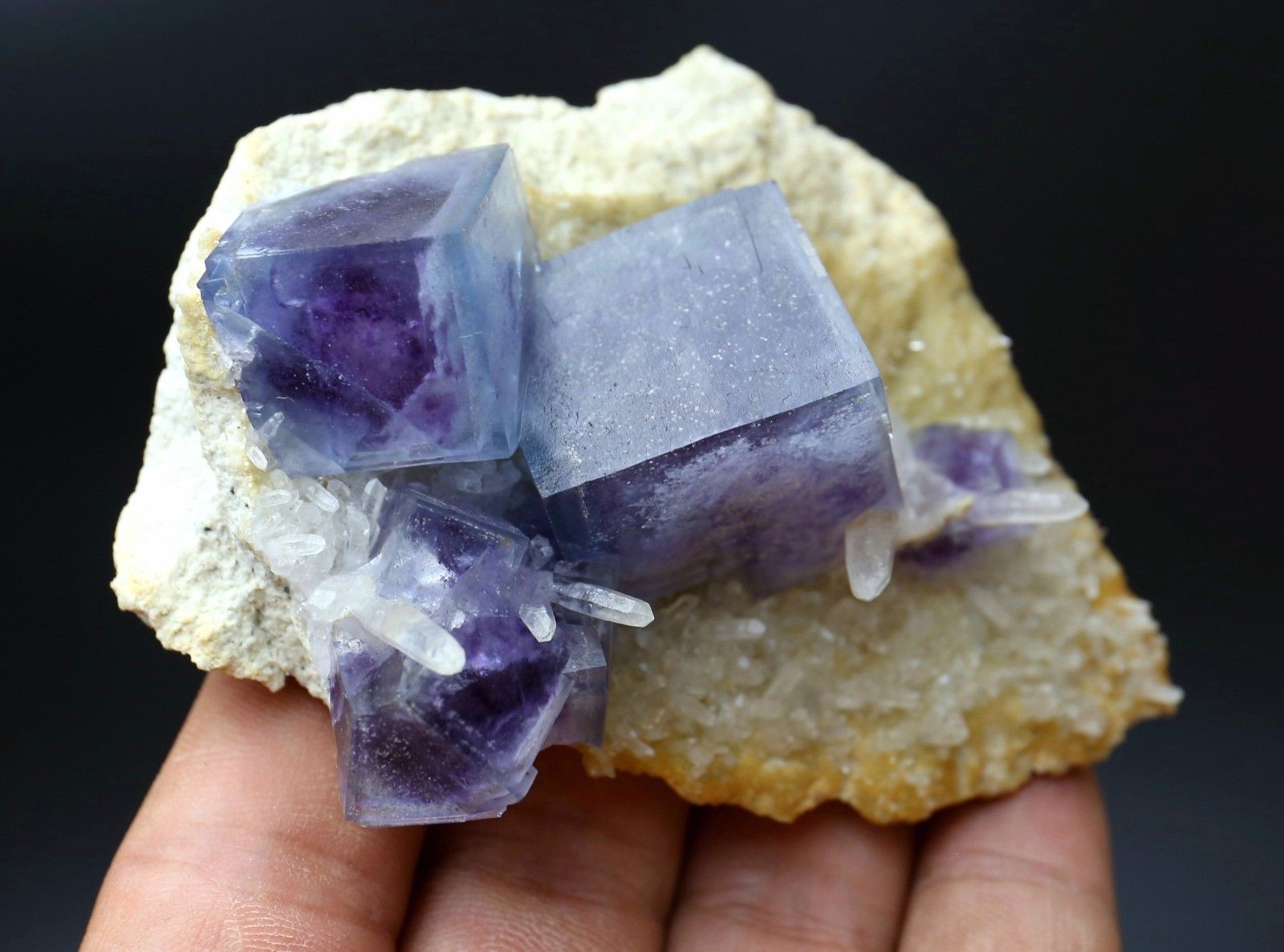 147g  Natural beautiful  Blue purple fluorite  crystal  Mineral Specimen/China