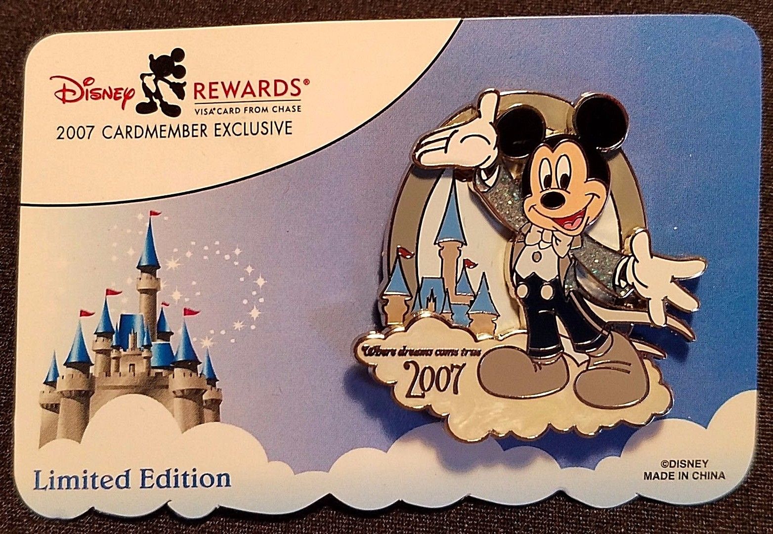 RARE 2007 WALT DISNEY WORLD DISNEY REWARDS VISA CARDMEMBER MICKEY PIN LE