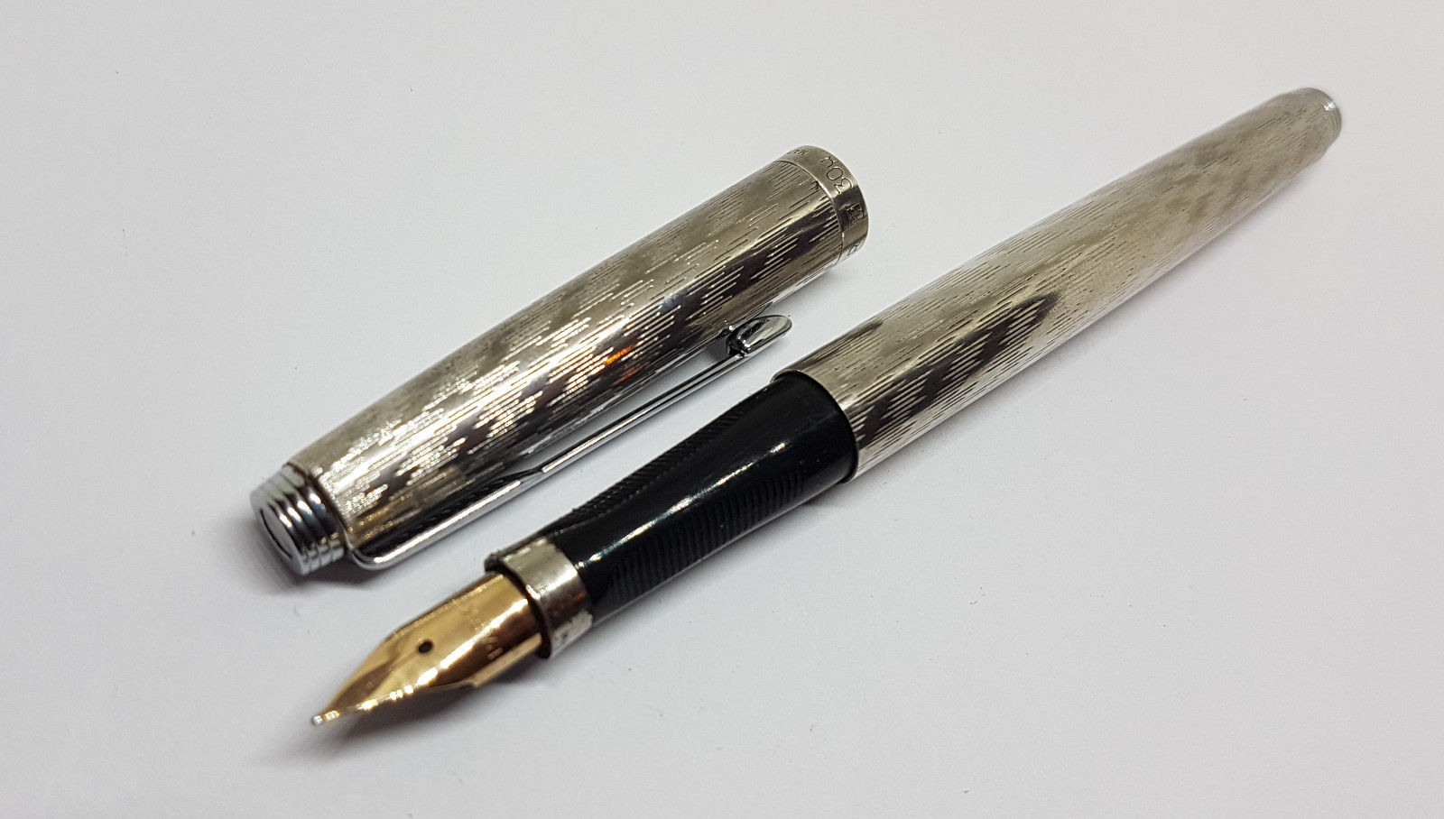 USED VINTAGE PARKER 75 SILVER PLATED BODY FOUNTAIN PEN NIB SIZE " F "