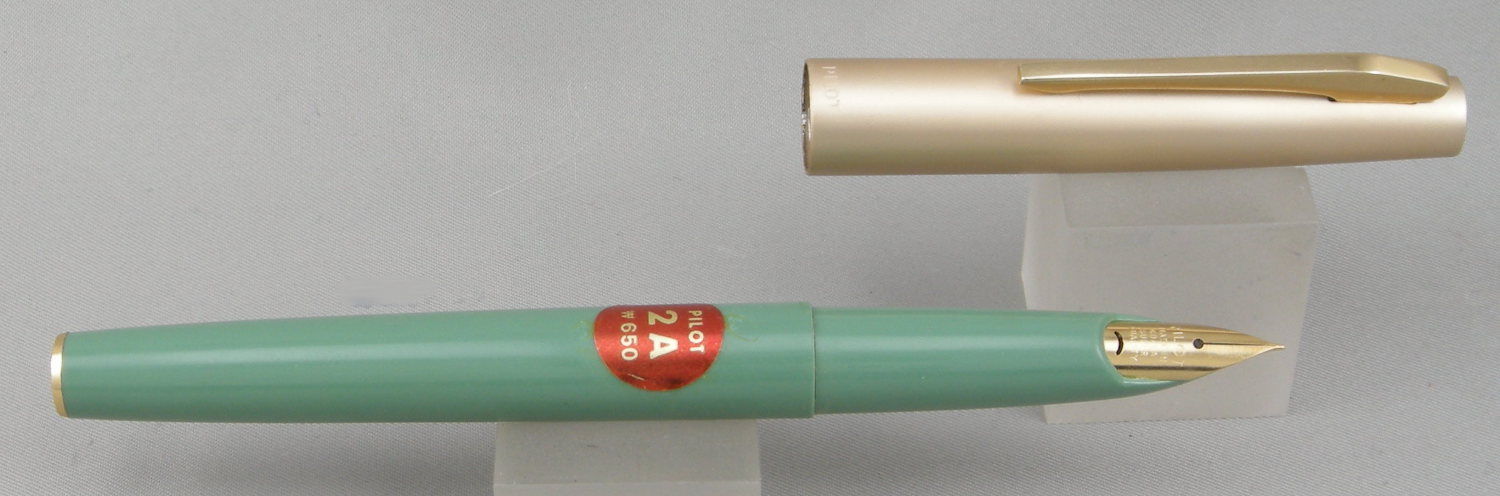 Pilot 3A Green w/ Satin Gold Cap Fountain Pen - Mint New-Old-Stock - 1970's