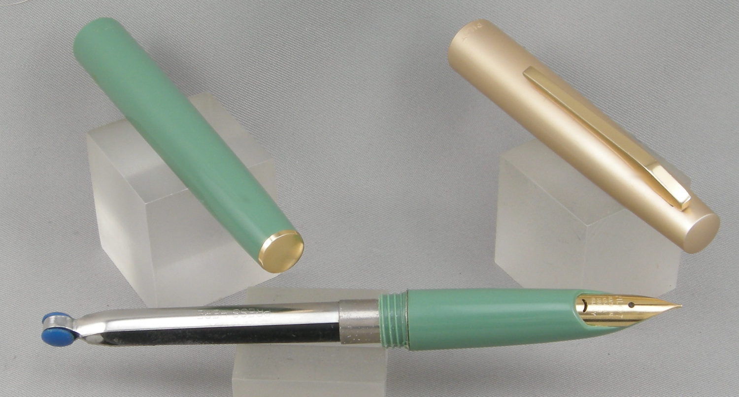 Pilot 3A Green w/ Satin Gold Cap Fountain Pen - Mint New-Old-Stock - 1970's