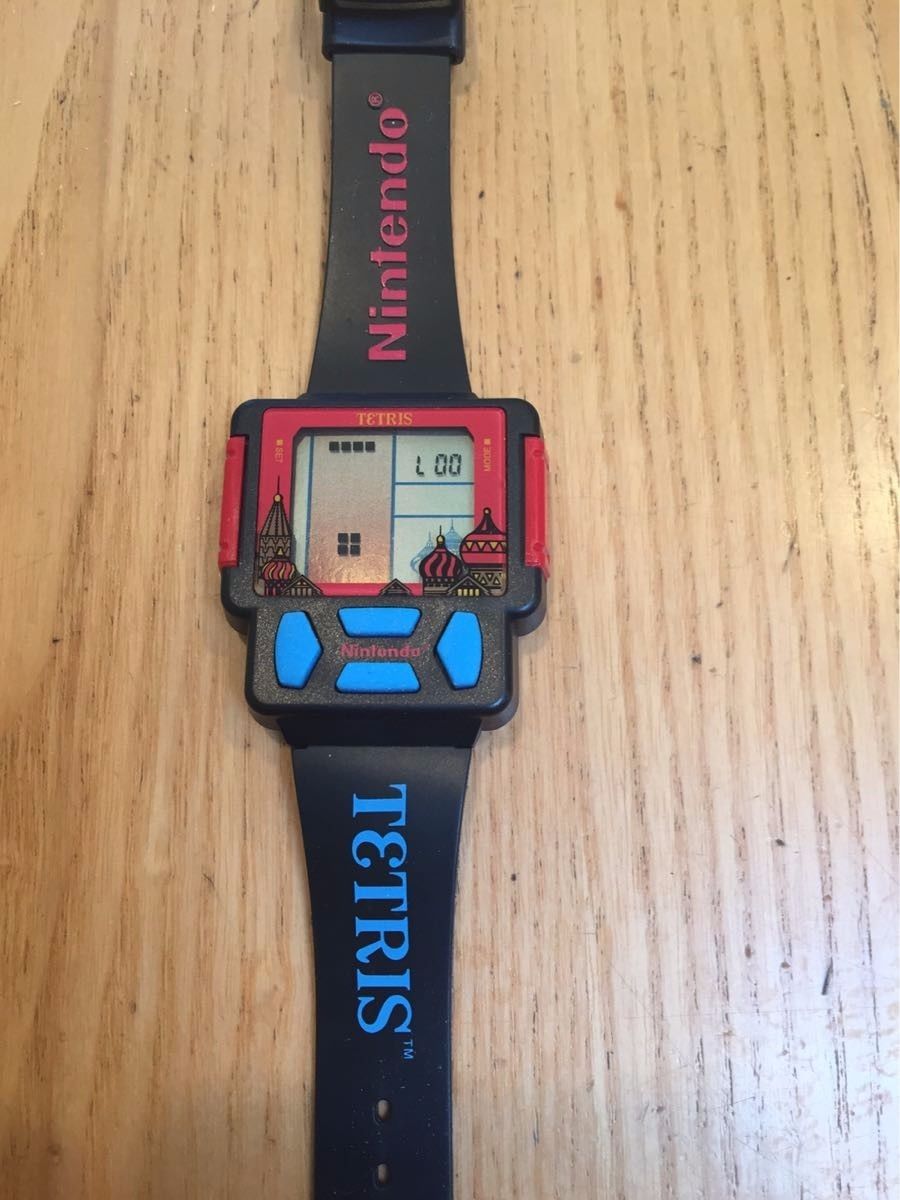 1990 Nintendo Tetris game watch - new condition, working