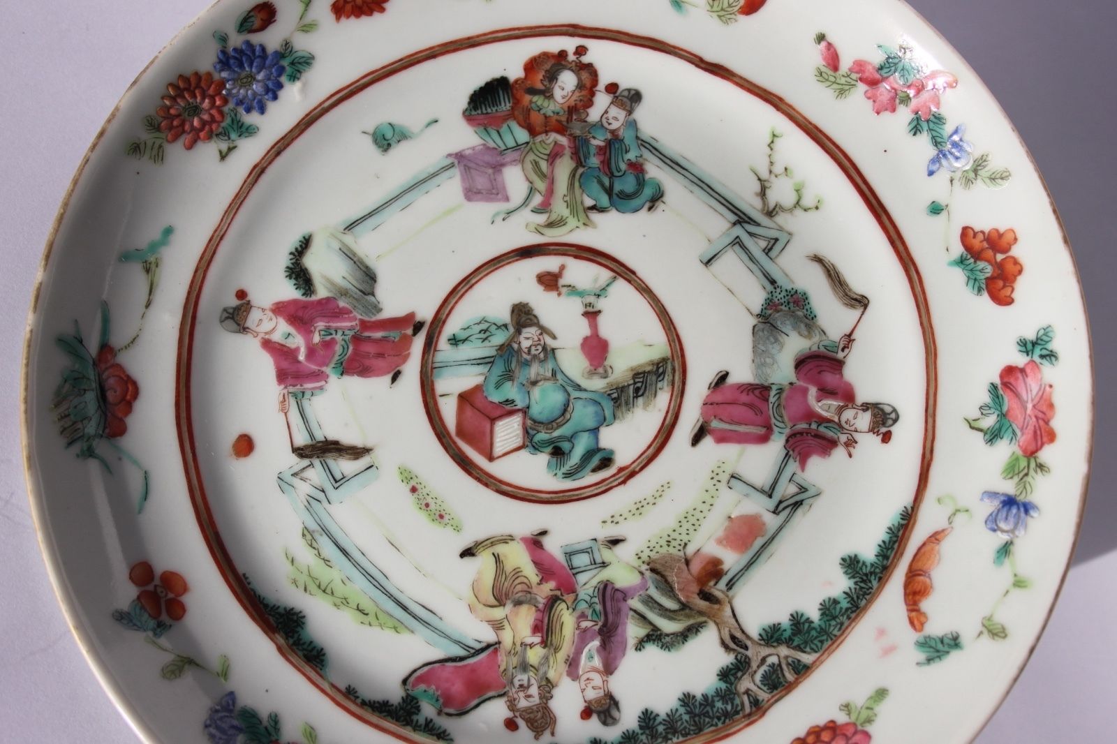 Antique  Chinese signed Tongzhi porcelain plate (1862-1873) Famille Rose