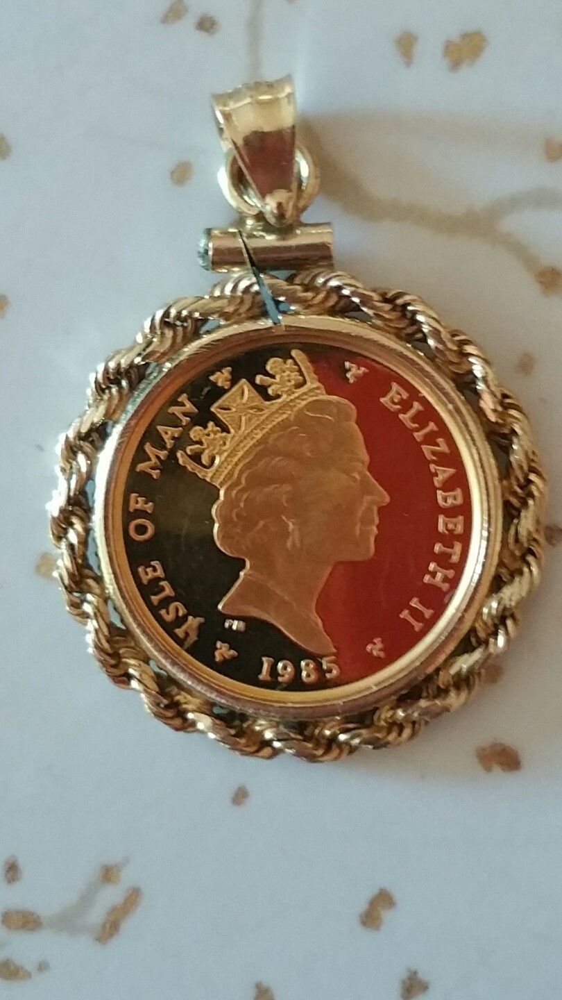 1985 1/10 oz isle of man/ 14kt gold bezel