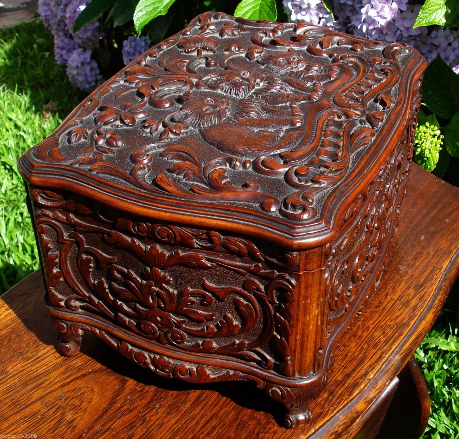 ANTIQUE ORNATE HAND CARVED WOOD JEWELRY BOX WITH CATS