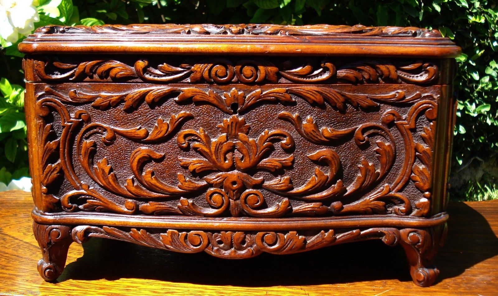 ANTIQUE ORNATE HAND CARVED WOOD JEWELRY BOX WITH CATS