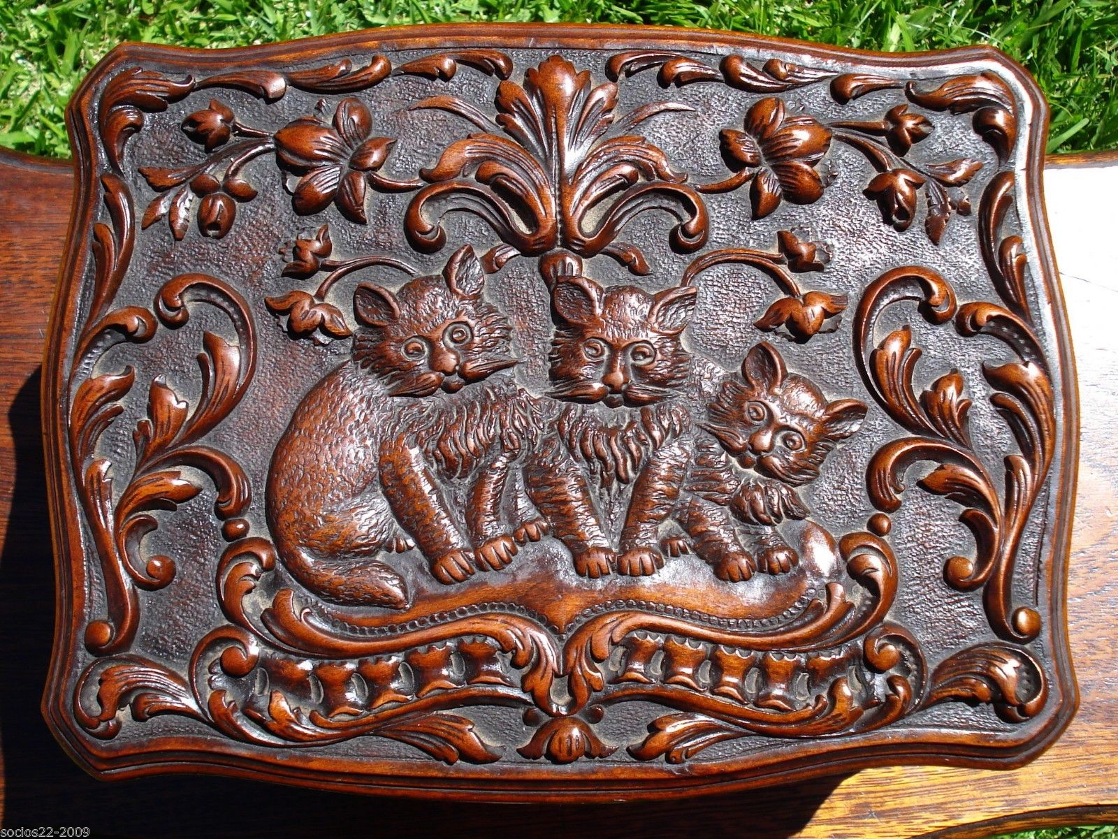 ANTIQUE ORNATE HAND CARVED WOOD JEWELRY BOX WITH CATS