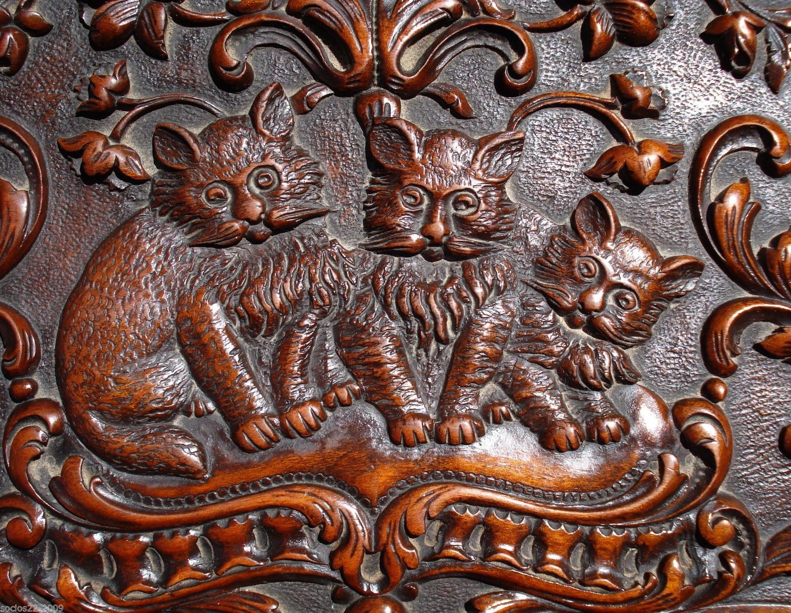 ANTIQUE ORNATE HAND CARVED WOOD JEWELRY BOX WITH CATS