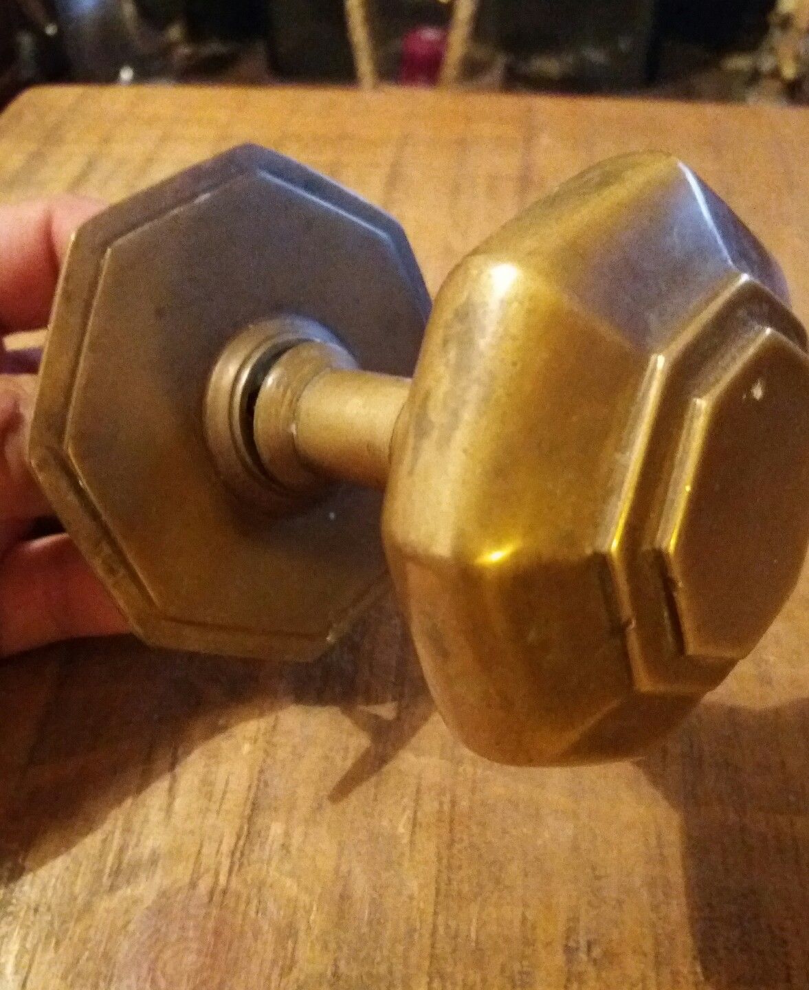 VINTAGE VICTORIAN/EDWARDIAN BRASS DOOR KNOB HANDLE - OCTAGONAL CENTRE PULL