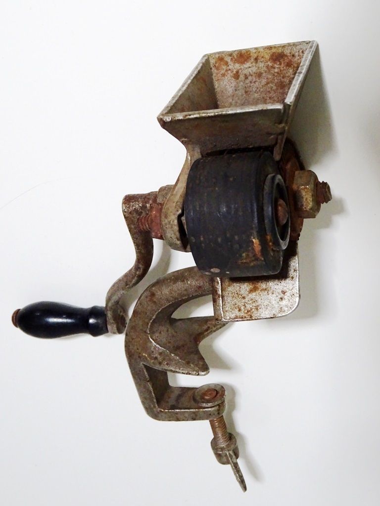 antique COFFEE GRINDER nut grinder CRANK TABLEMOUNT grinding teeth wheels EUROPE