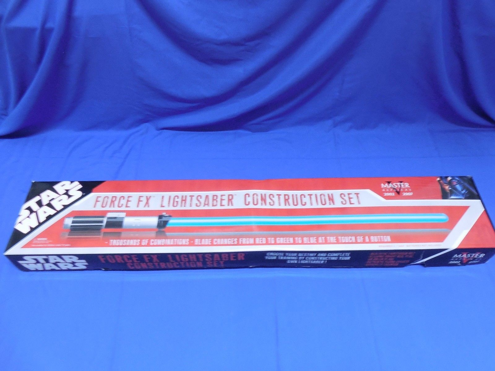 MASTER REPLICA STAR WARS FORCE FX LIGHTSABER CONSTRUCTION SET BRAND NEW IN BOX