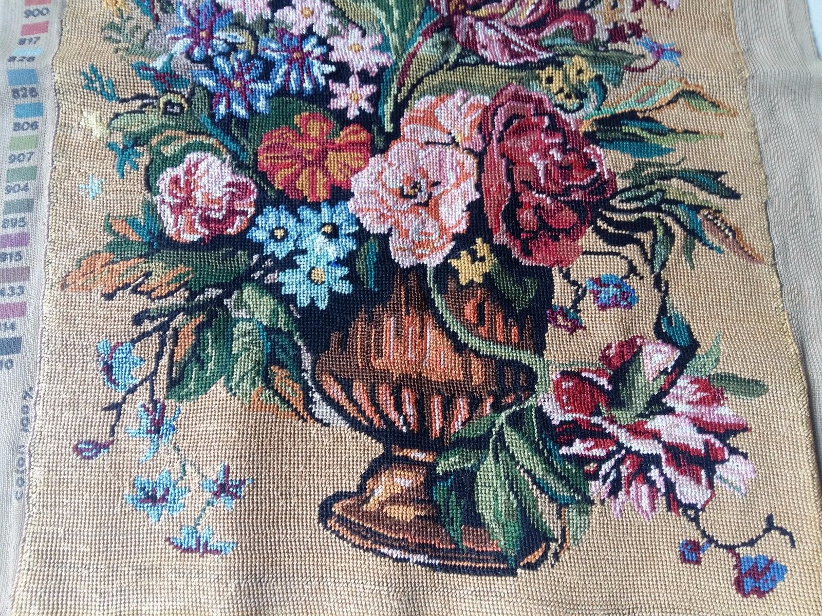 ANTIQUE Large Hand Embroidered Needlepoint Tapestry Lovely Flowers 24,5"x17,5"