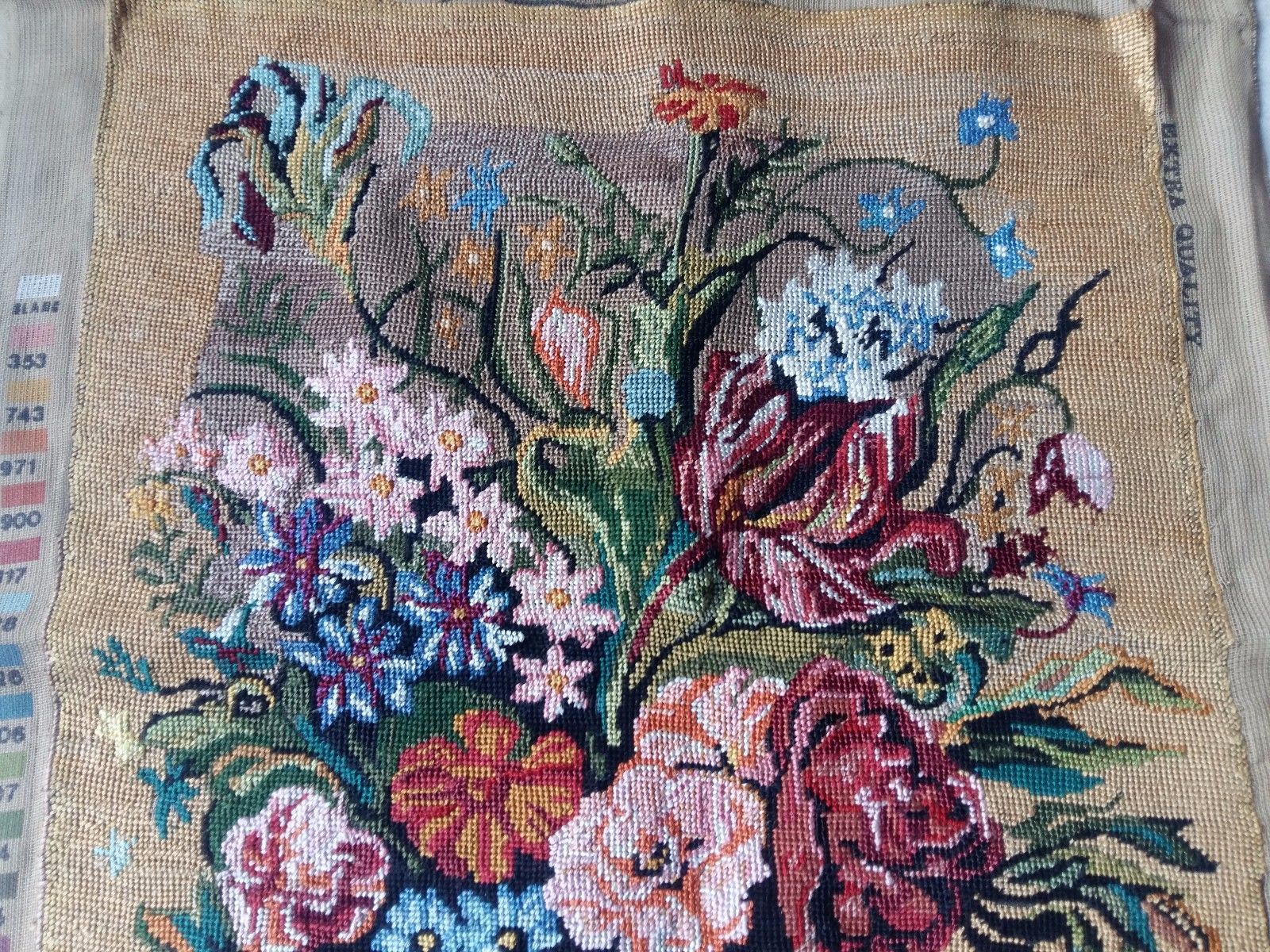 ANTIQUE Large Hand Embroidered Needlepoint Tapestry Lovely Flowers 24,5"x17,5"