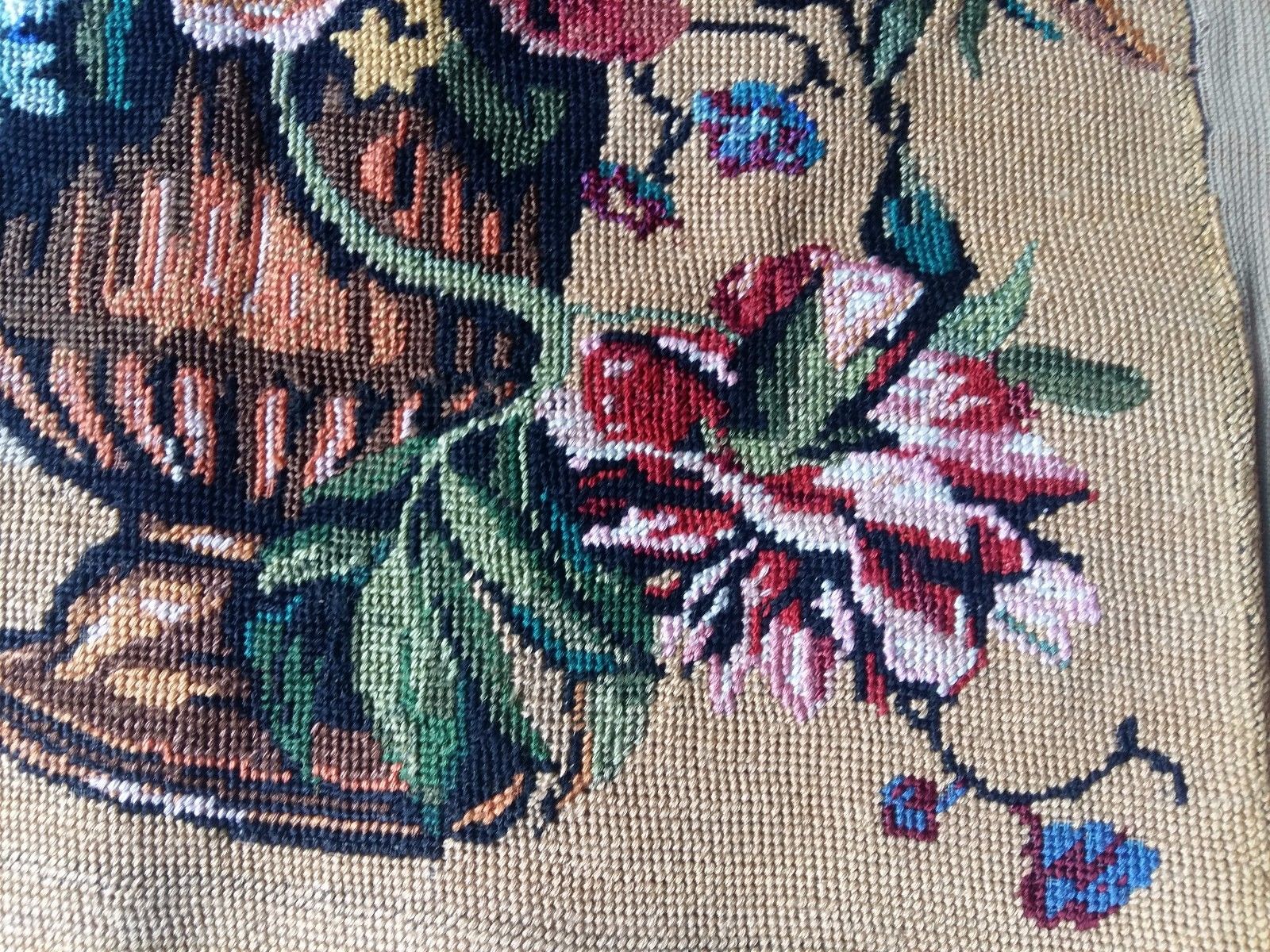 ANTIQUE Large Hand Embroidered Needlepoint Tapestry Lovely Flowers 24,5"x17,5"