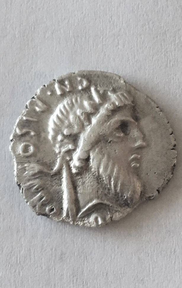 Gnaeus Pompeius Magnus . 49-48 BC. AR Denarius (18mm, 3,35g, )